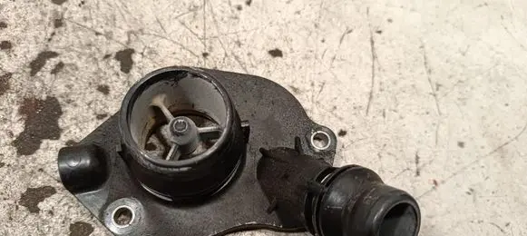 BMW 5 F10 F11 Thermostat housing