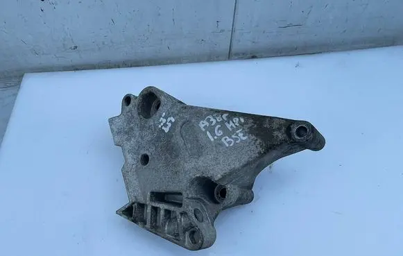 Audi A3 S3 8P Engine mounting bracket 06F199207Q