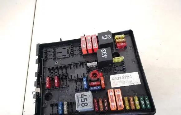 Volkswagen Golf V Fuse box set 1k0937124h