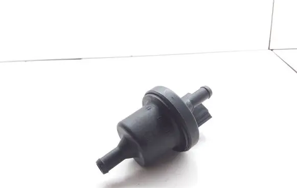 Engine mount vacuum valve
