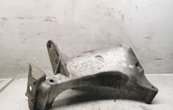 Skoda Fabia Mk1 (6Y) Engine mounting bracket 03P199206V200 6R0253465
