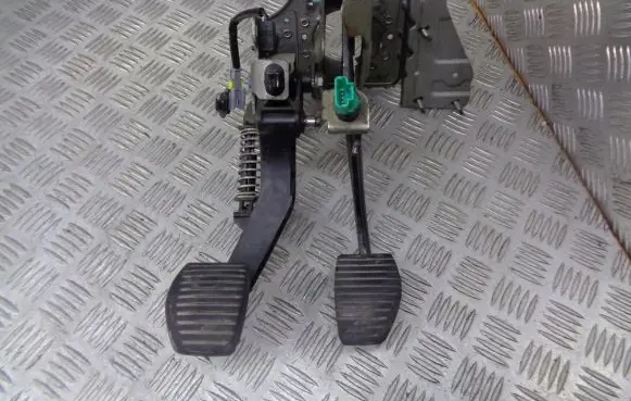 Citroen C4 I Brake pedal