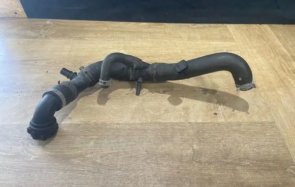 Land Rover Range Rover Sport L494 Engine coolant pipe/hose FPLA8286CA