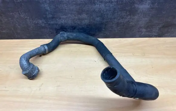 Volkswagen Touran I Engine coolant pipe/hose 1KO122051R