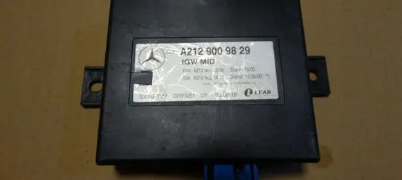 Mercedes-Benz Vito Viano W638 Trunk lid opening control unit A2129009829