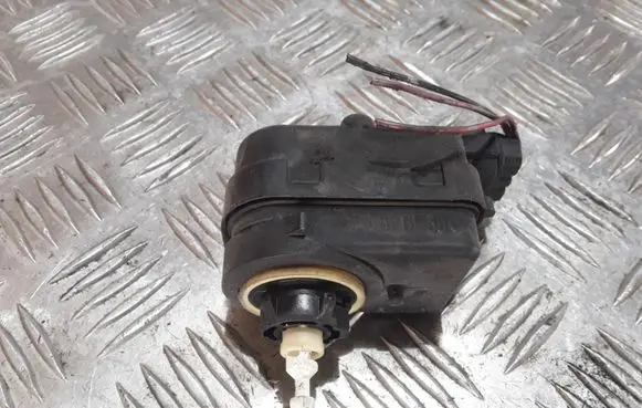 Headlight level adjustment motor