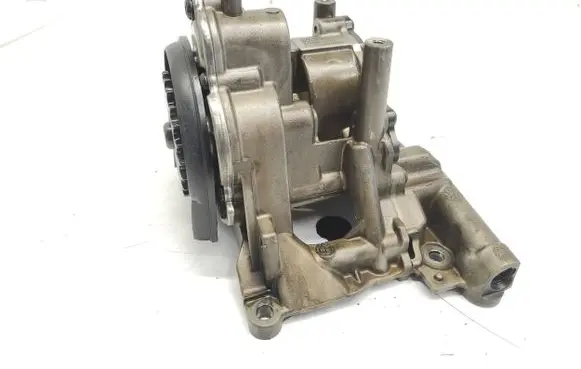 BMW X5 F15 Oil pump 8507325 11418507325 370712651895