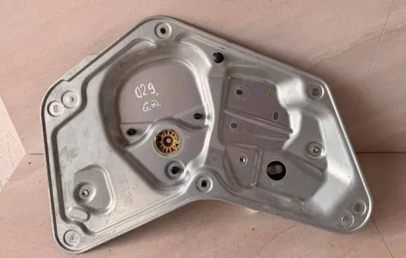 Skoda Yeti (5L) Rear window lifting mechanism without motor 5L0839402A