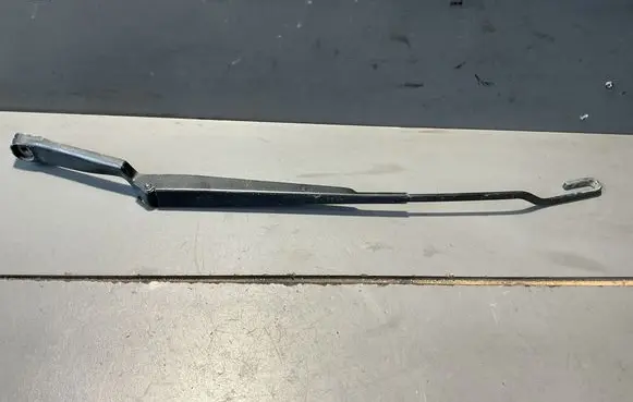 Volkswagen Golf IV Front wiper blade arm 1J1955409A