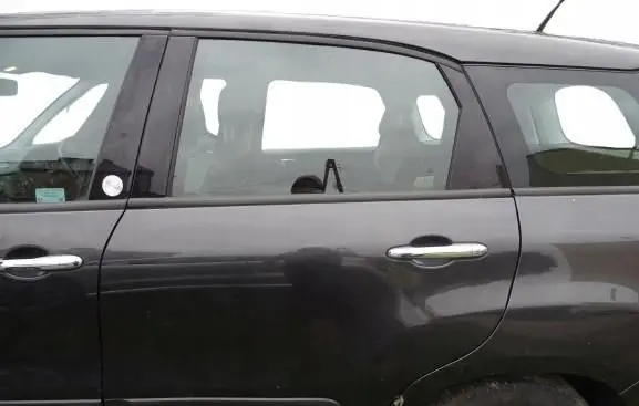 Fiat 500L Rear door