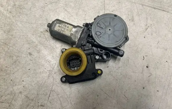 Toyota Corolla Verso AR10 Front door electric window regulator 997260102