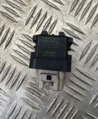 Toyota RAV 4 (XA30) Glow plug pre-heat relay 2861067010 1567000671