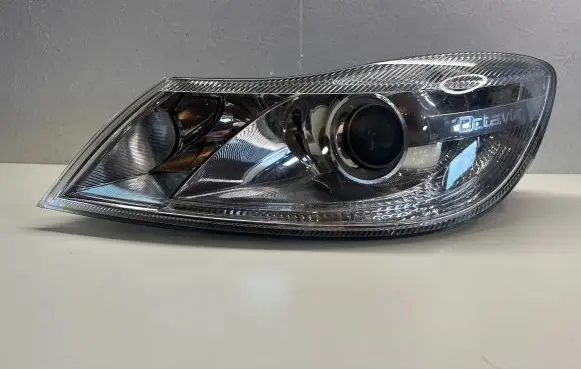 Skoda Octavia Mk2 (1Z) Headlight/headlamp 1Z1941015F 1EL24705201 24705201000553