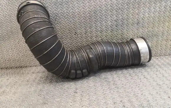 Mercedes-Benz C W203 Intercooler hose/pipe 2035280682