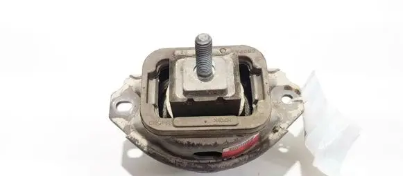 Land Rover Discovery 3 - LR3 Engine mount bracket kkb500441g