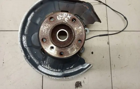 BMW 1 F20 F21 Rear wheel hub spindle/knuckle 
