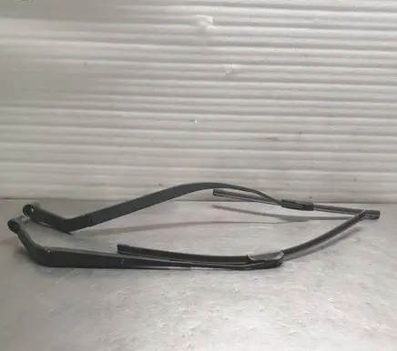 Mitsubishi Outlander Front wiper blade arm 8249
