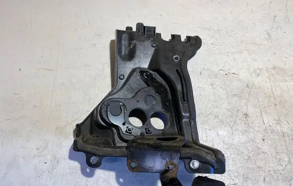 Other engine bay part