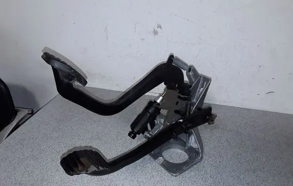 BMW 3 E46 Pedal assembly 35112229128 2229128 35311163870