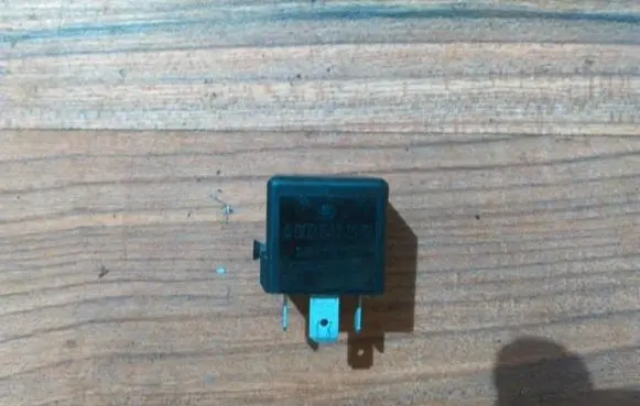 Mercedes-Benz CLK A208 C208 Other relay a0025421319 v23134-b52-x336