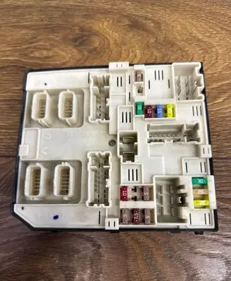 Renault Master III Fuse module 284b67365r