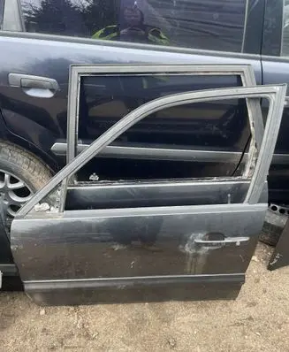 Volkswagen PASSAT B4 Front door