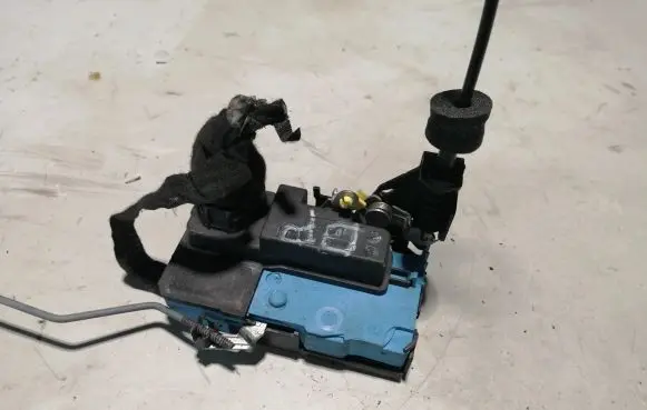 Volvo S60 Front door lock