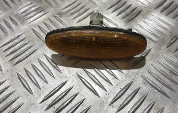 Mazda 626 Front fender indicator light 0464120 046-4120
