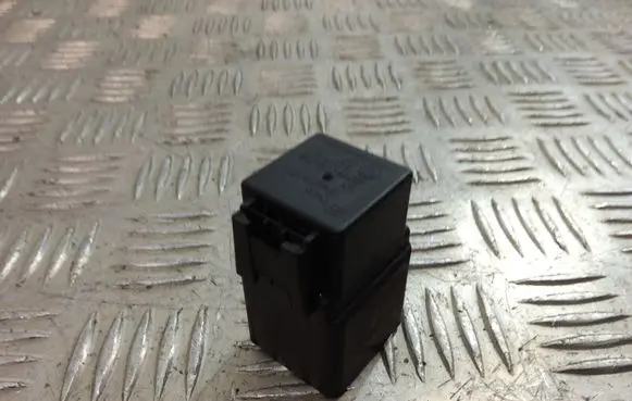 BMW 5 G30 G31 Other relay 9590