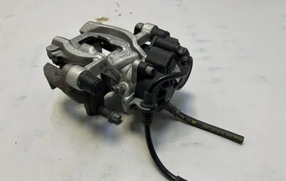 BMW X1 F48 F49 Rear brake caliper 6885538