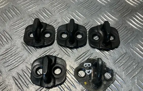 Nissan Juke I F15 Front door lock loop/hook striker 