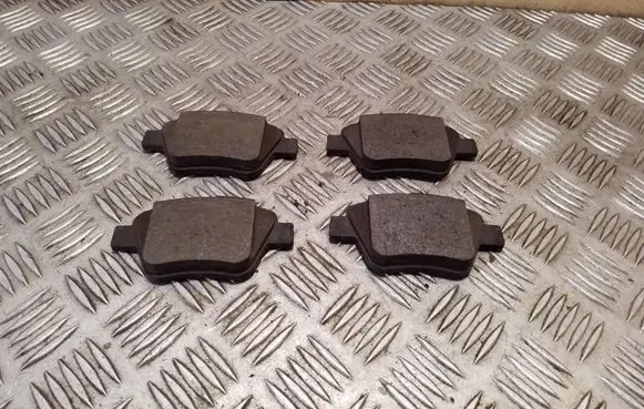 Volkswagen Caddy Brake pads (rear) 
