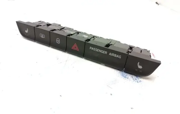 Skoda Fabia Mk3 (NJ) Hazard light switch 6V0927132C