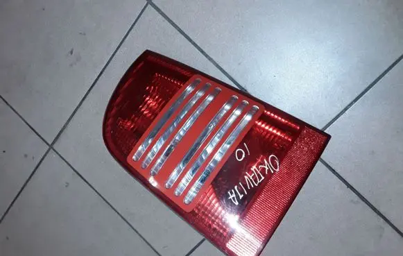 Skoda Octavia Mk1 (1U) Rear/tail lights 1U9945095 1U9945111