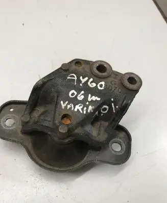 Toyota Aygo AB10 Engine mount bracket 512270H010