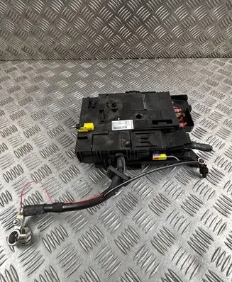 Volkswagen Touareg II Fuse module 7P0937548F