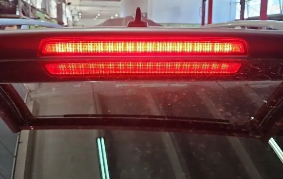 Third/center stoplight