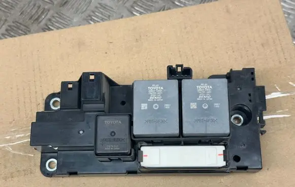 Toyota Auris E180 Relay mounting block G92Z133011