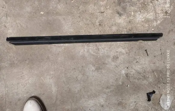 Mercedes-Benz C AMG W204 Front door rubber seal A20472501
