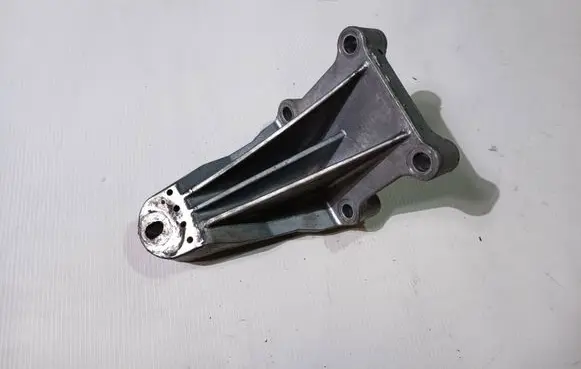 Ford Mustang V Engine mounting bracket 4R33-6B033-BC