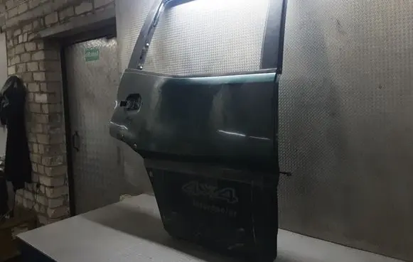 Nissan Terrano Rear door