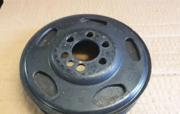 Audi A4 S4 B7 8E 8H Crankshaft pulley 06F105243J