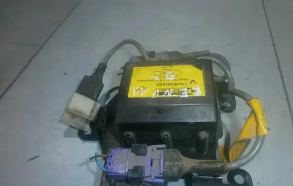 Renault 19 Airbag control unit/module 7700829369b