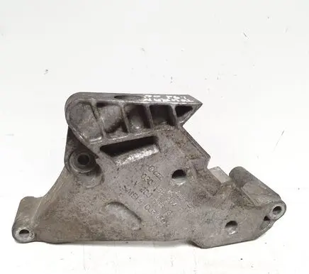 Volkswagen Touran I Engine mounting bracket 03G199207F