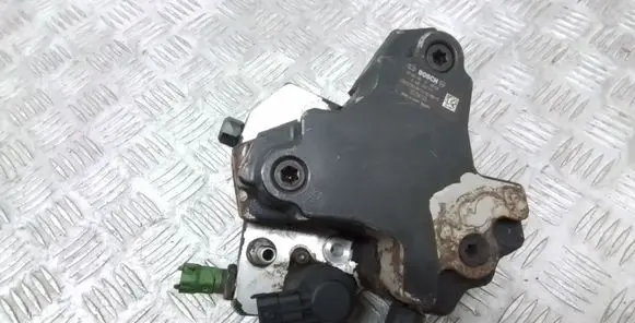 Volvo V70 Fuel injection high pressure pump 30756125