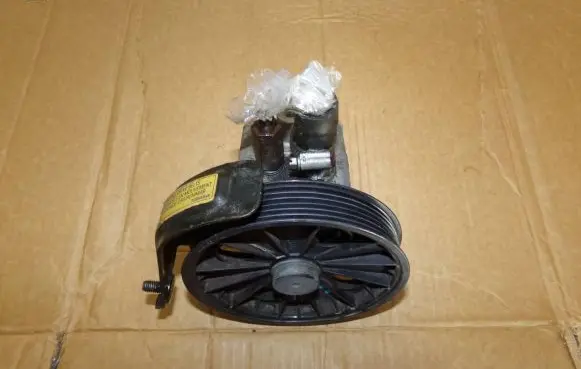 Volvo S40, V40 Power steering pump 9485757