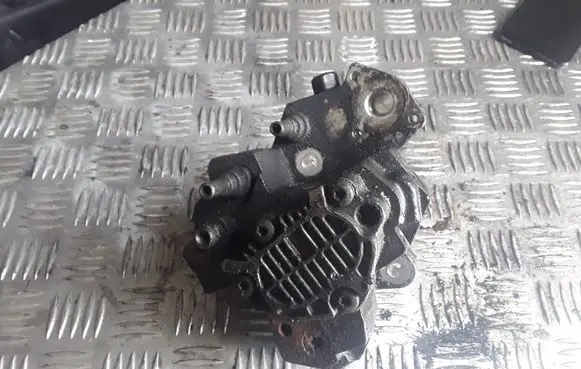Renault Trafic II (X83) Fuel injection high pressure pump 8200108225 0445010075