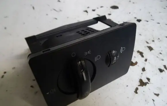 Ford Fiesta Tailgate/trunk/boot open switch 