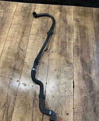 Engine coolant pipe/hose