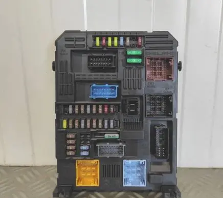 Citroen Berlingo Fuse box set 9830707680 S0182060101 28641125